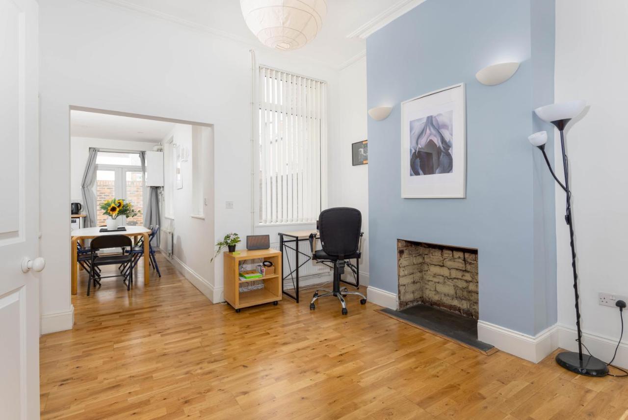 Air Host & Stay - Rockfield House - Sleeps 8 Liverpool Exterior foto