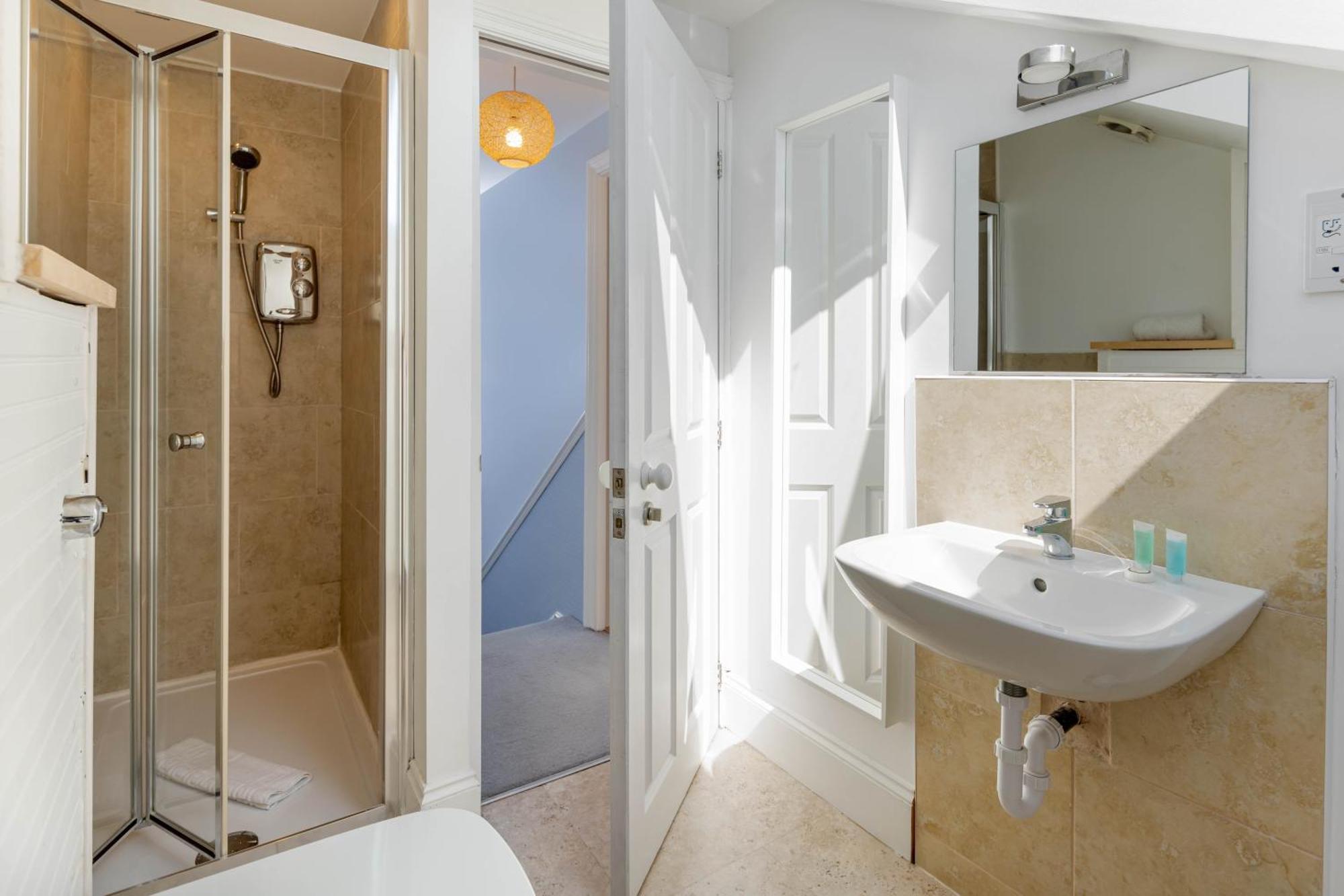 Air Host & Stay - Rockfield House - Sleeps 8 Liverpool Exterior foto